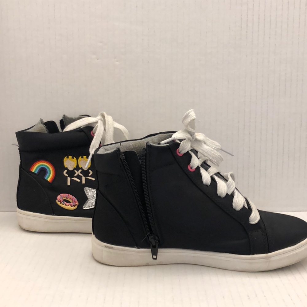 Embroidered sneaker - Picture 2 of 5